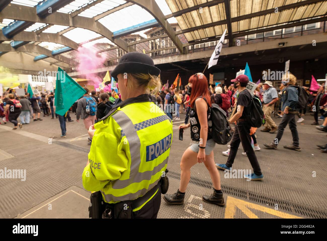 Londra, 27 agosto 2021: Extinction Rebellion, marcia di protesta della ribellione degli animali a partire dal mercato Smithfields nella città di Londra Foto Stock