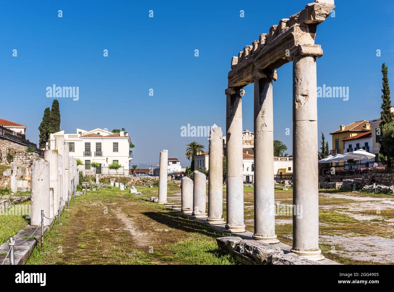 Antiche rovine greche in Agora romana, Atene, Grecia. E' un'attrazione turistica di Atene. Vista dei resti di edifici classici nel centro di Atene i Foto Stock