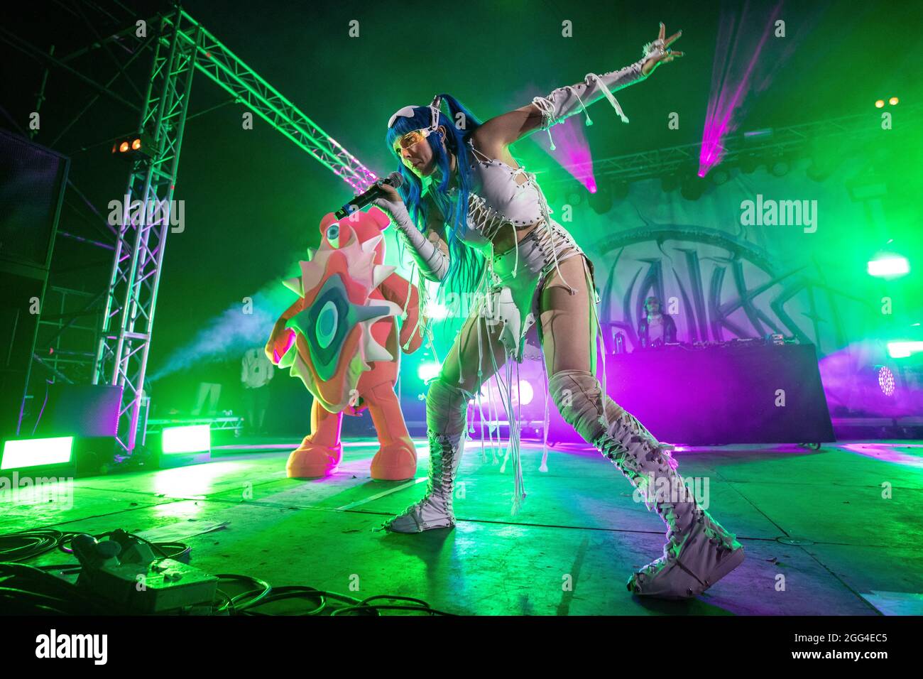 Leeds , Regno Unito. 28 ago 2021, Ashnikko suona dal vivo durante il Lock Down Stage durante il Leeds Festival 2021Bramham Park Credit: Jason Richardson/ Foto Stock