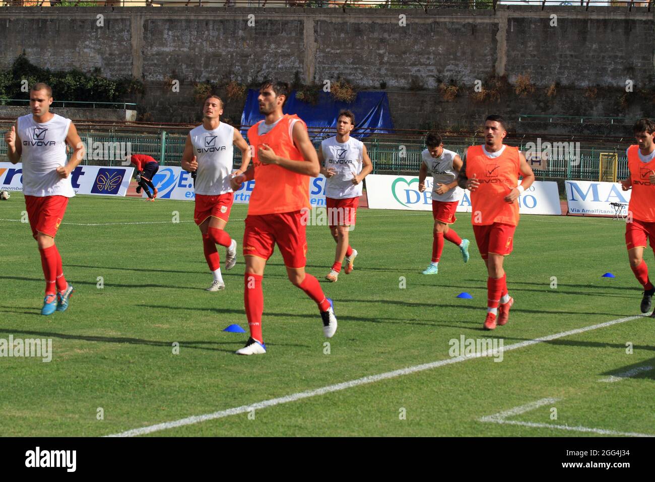 Pagani, Italia. 28 agosto 2021. Riscaldatori pre-allenamento ACR Messina  durante la Campionato Italiano di Calcio Pro, Serie C, Paganese vs ACR  Messina al Marcello Torre Stadium. Punteggio finale 4-4. (Foto di Pasquale