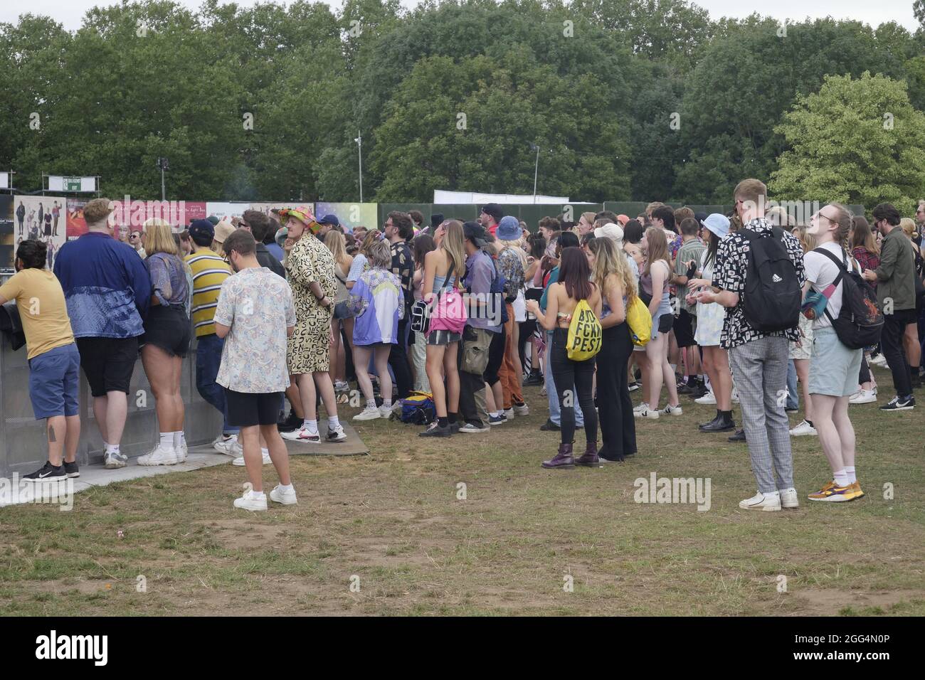 Londra UK 28 agosto atmosfera a tutti i punti Est a Victoria Park a Londra Credit: Glamourstock/Alamy Live News Foto Stock