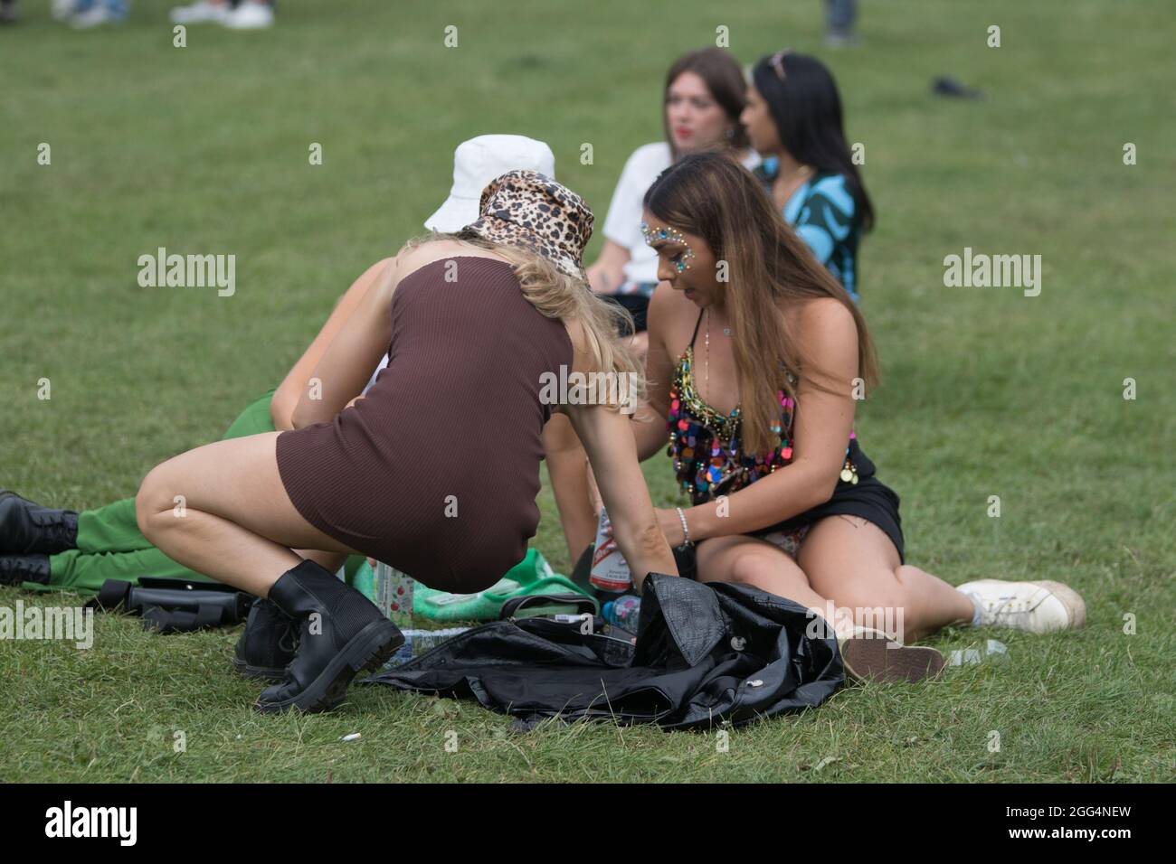 Londra UK 28 agosto atmosfera a tutti i punti Est a Victoria Park a Londra Credit: Glamourstock/Alamy Live News Foto Stock