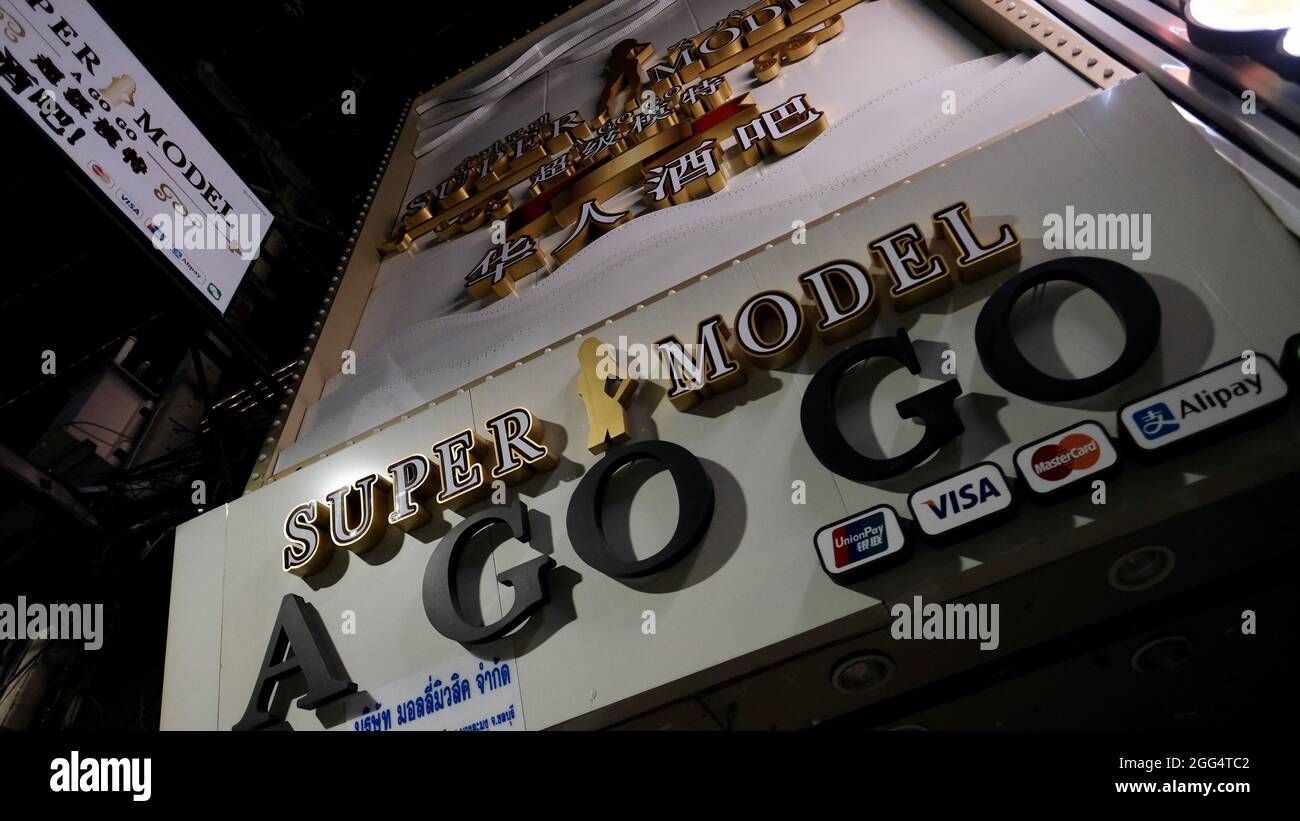 Super Model A go go Foto documentaria reale Notte di Capodanno Dicembre 31 2020 su Walking Street Pattaya Thailandia Foto Stock