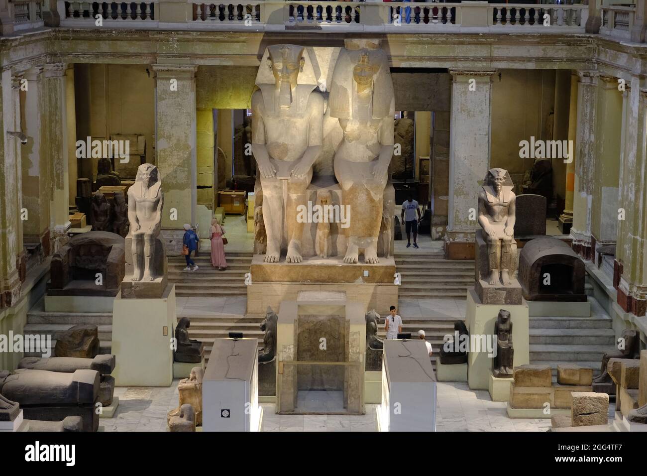 Egitto Cairo - il Museo Egizio colossale statua di Amenhotep III e Tiye Foto Stock