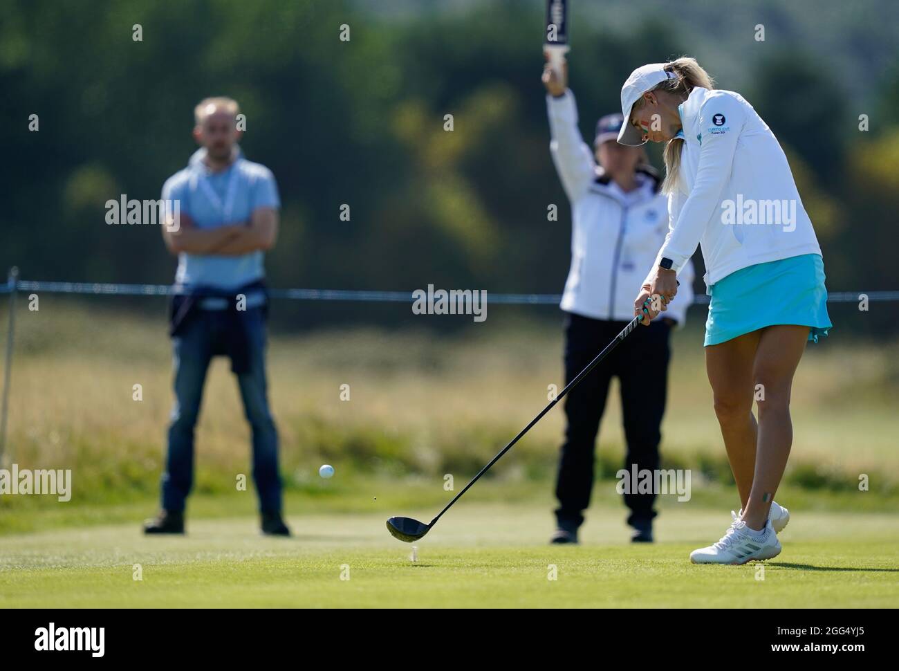 Annabell Fuller del Team GB&i gioca il suo tee shot durante 2021 la Curtis Cup Day 3 - Singles al Conwy Golf Club, Conwy, Galles, sabato 28 agosto 2021. Foto Stock