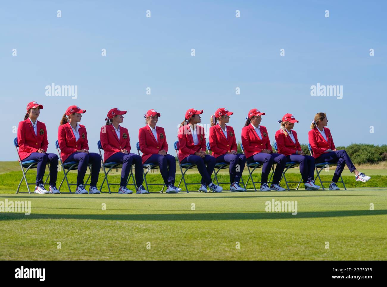 I giocatori della squadra USA partecipano alla cerimonia di chiusura dopo la Curtis Cup 2021 Day 3 - Singles al Conwy Golf Club, Conwy, Galles sabato 28 agosto 2021. (S Foto Stock