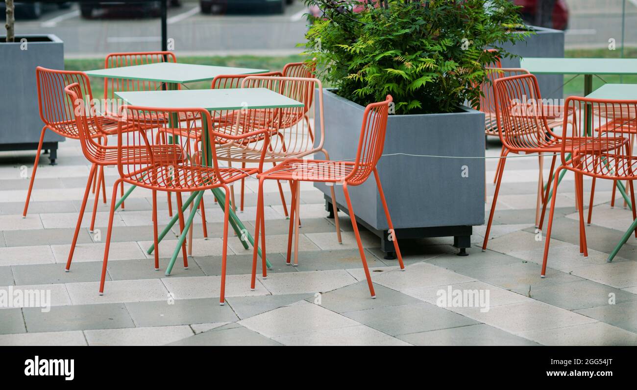 tradizionale caffè estivo con tavoli. ristorante europeo Foto Stock
