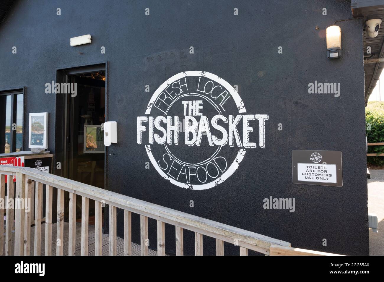 Castlefreke, Irlanda - Luglio 13 2021: The. Ristorante Fish Basket nella contea di Cork Irlanda Foto Stock