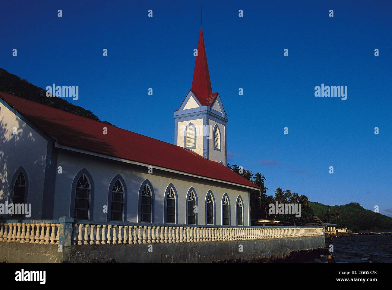 POLINESIA FRANCESE. CHIESA SULL'ISOLA DI TAHAA Foto Stock