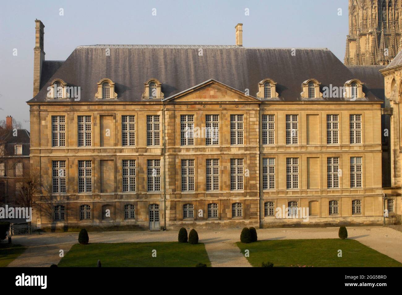 FRANCIA. MARNE (51) REIMS. PALAIS DE TAU VICINO ALLA CATTEDRALE DI NOTRE-DAME DI REIMS, IL CAPOLAVORO DELL'ARTE GOTICA DOVE FURONO INCORONATI I RE DI FRANCIA, ERA UNO Foto Stock