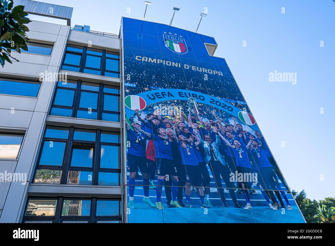 ROMA ITALIA, REGNO UNITO. 29 agosto 2021. La sede della federazione  italiana FIGC è decorata con un murale che celebra il trionfo della  nazionale italiana alla UEFA euro 2020 con Roberto Mancini