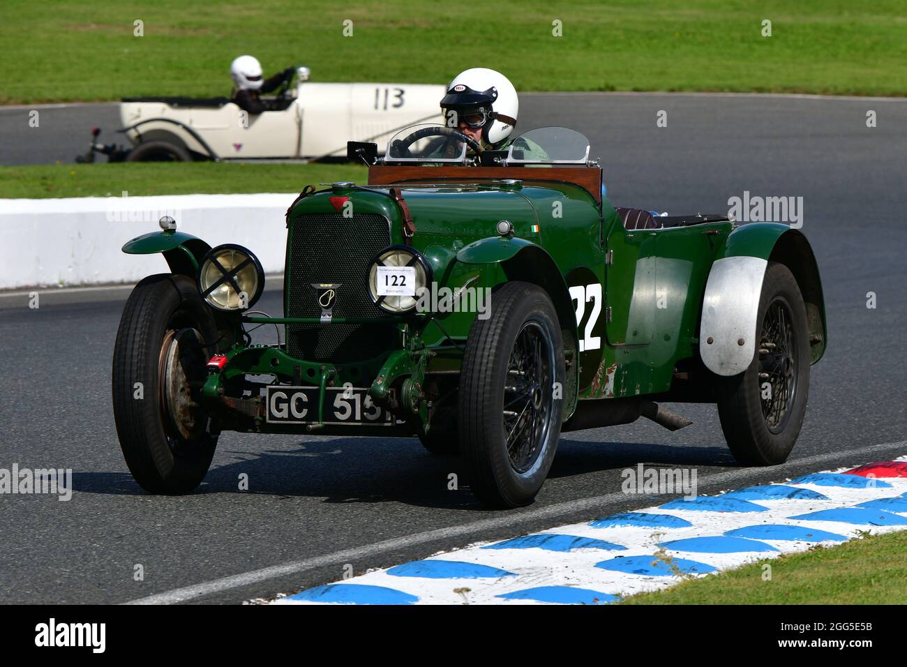 Nicholas Bennett, Alvis Silver Eagle, Proprietario - driver - Mechanic Pre-War Sports Cars, Bob Gerard Memorial Trophy Races Meeting, VSCC Formula Vintage, M. Foto Stock