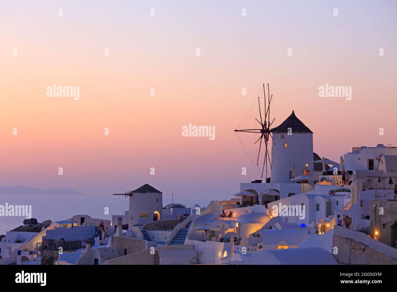 Tramonto a Oia, la piccola città sull isola di Santorini, Grecia Foto Stock
