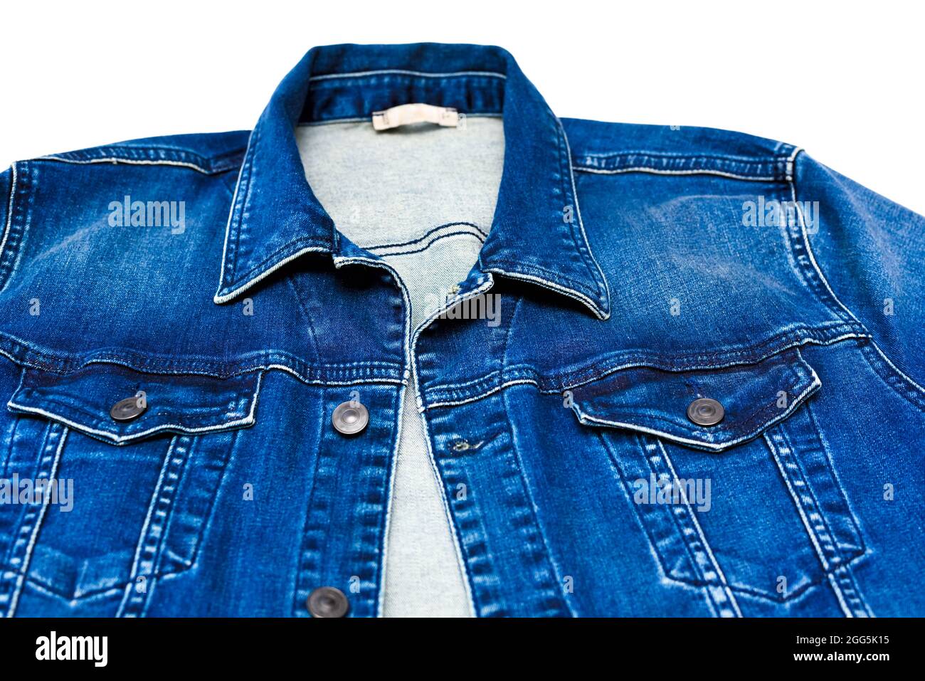 Giacca in denim blu. Giacca jean da uomo con colletto classico e cuciture. Foto Stock