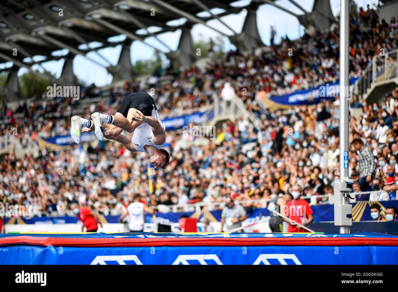 Piotr Lisek (Men's Pole Vault) della Polonia compete e fa un backflip mentre lascia la competizione durante la IAAF Wanda Diamond League, Meeting de Paris Athletics evento il 28 agosto 2021 allo stadio Charlety di Parigi, Francia - Foto Victor Joly / DPPI Foto Stock