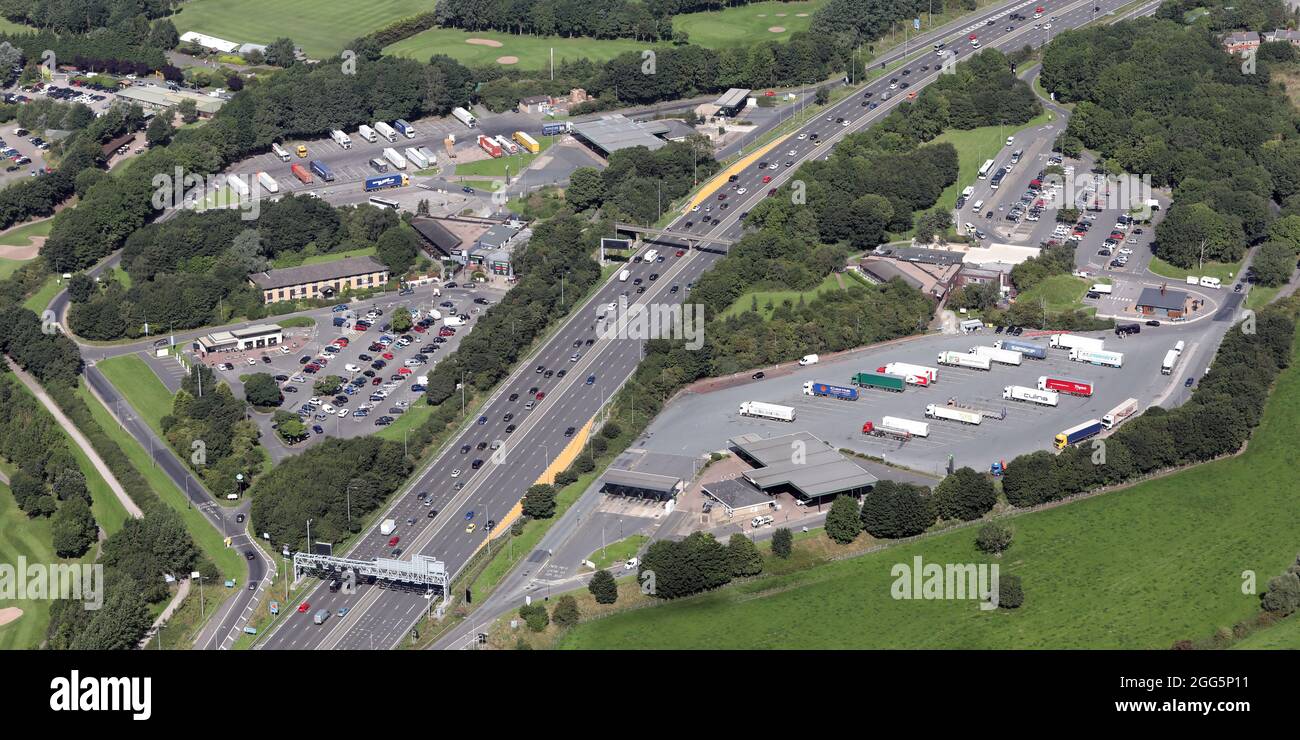 Vista aerea di Birch Services sull'autostrada M62 Foto Stock