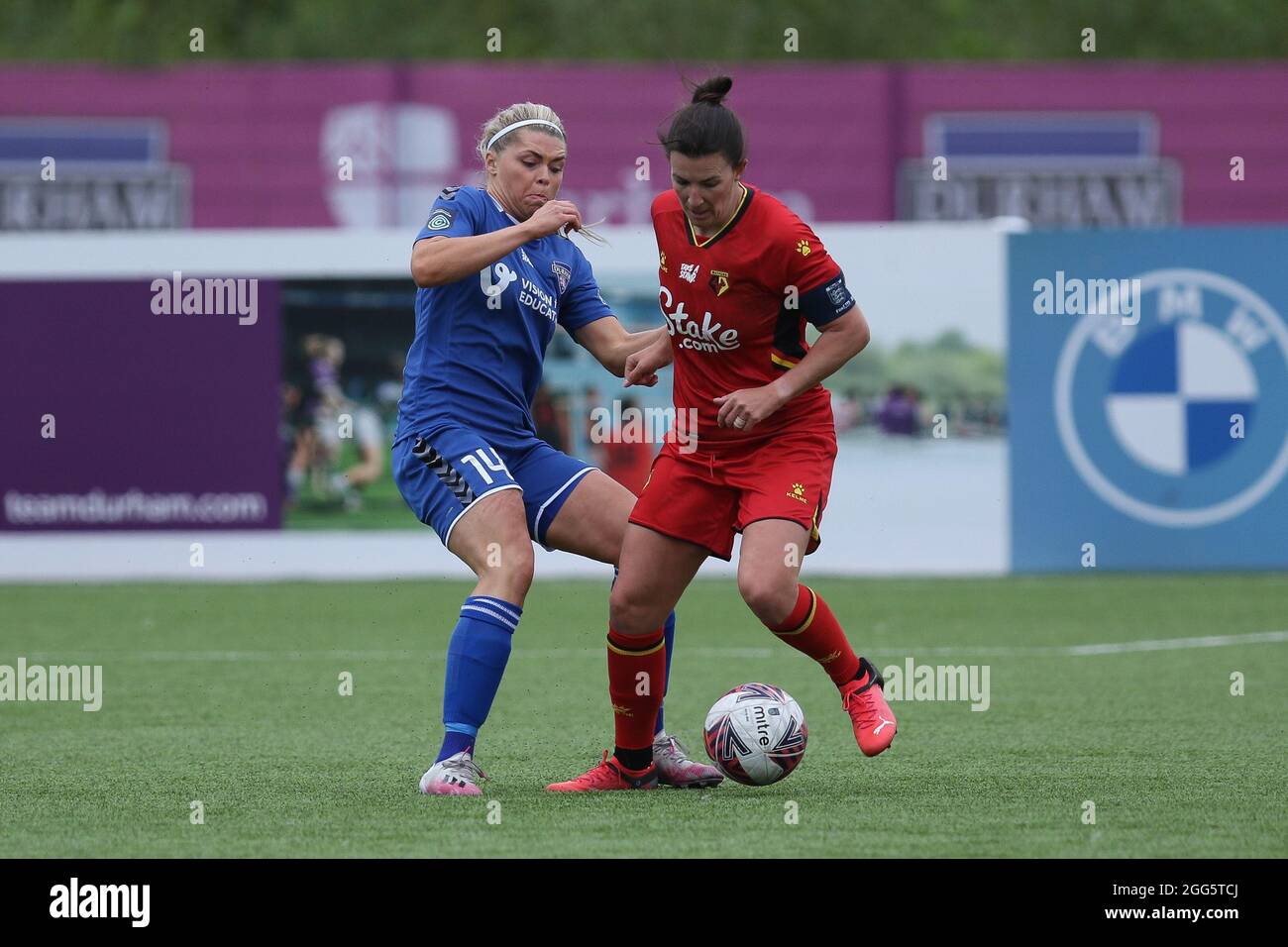 DURHAM CITY, REGNO UNITO. 29 AGOSTO Helen Ward di Watford e Becky Salicki di Durham in azione durante la partita del campionato delle donne fa tra il Durham Women FC e Watford al Maiden Castle di Durham City domenica 29 agosto 2021. (Credit: Will Matthews | MI News) Credit: MI News & Sport /Alamy Live News Foto Stock