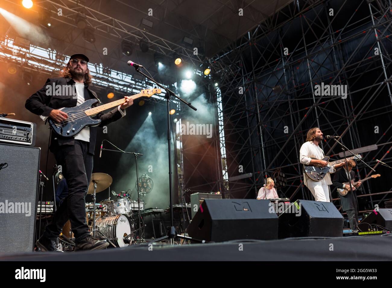 La band svedese Shout louds si esibisce dal vivo durante il festival di oggi Foto Stock