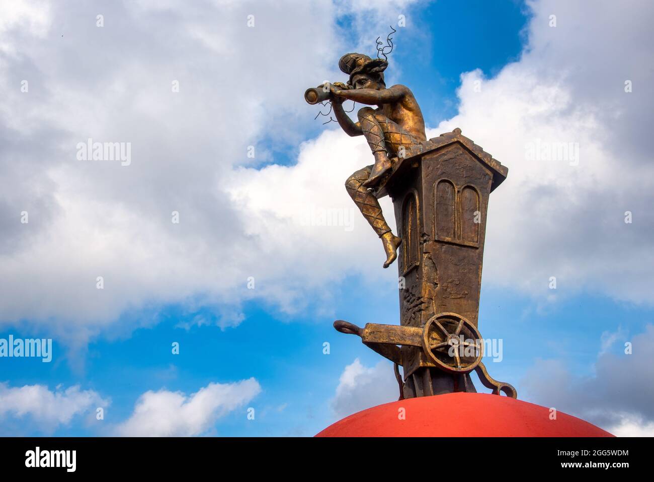 Scultura in bronzo 'traduzione', opera dell'artista Martha Jimenez, Camaguey City, Camaguey, Cuba, 2016 Foto Stock