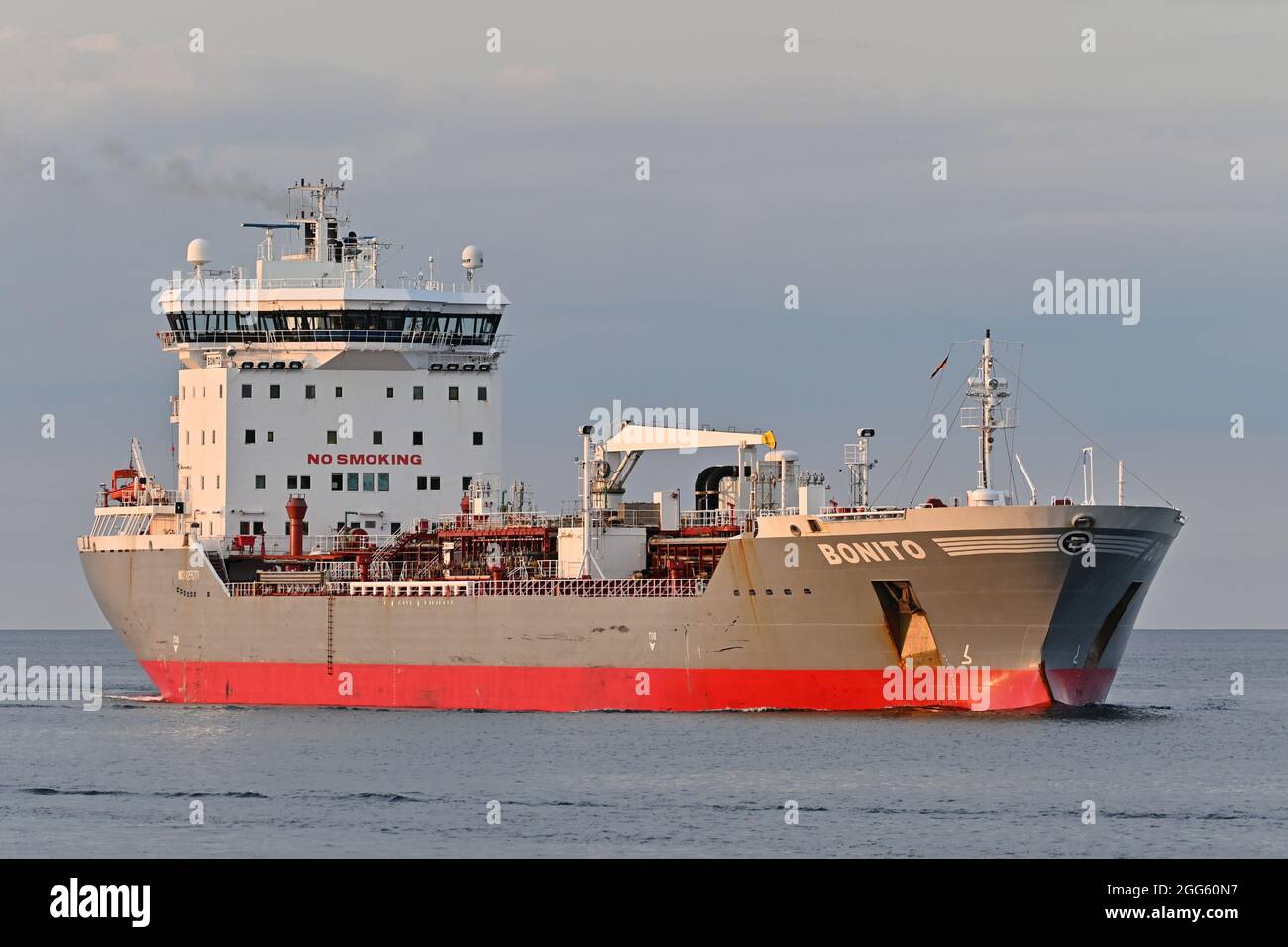 Swedish Chemical / Oil Products Tanker BONITO vela il fiordo di Kiel in arrivo per il canale di Kiel Foto Stock