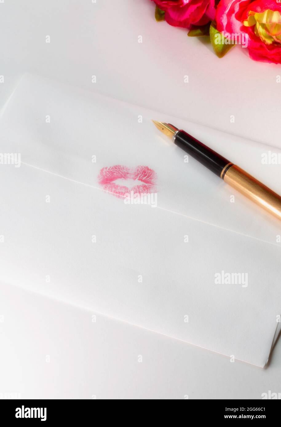 La lettera d'amore è sigillata con un bacio. Foto Stock