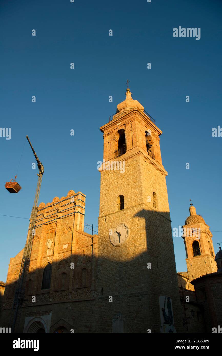 Recupero dopo il terremoto della Collegiata di San Ginesio Macerata Foto Stock