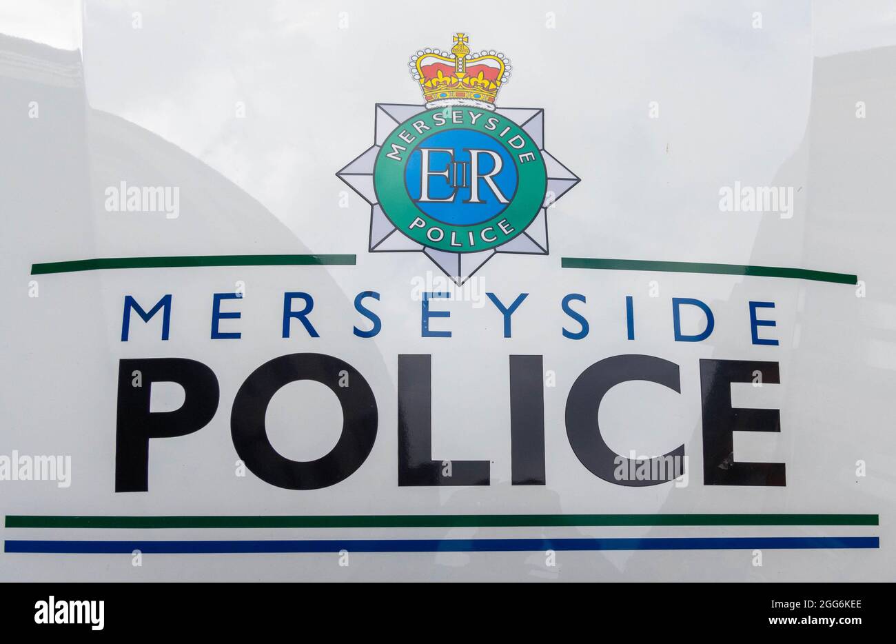 Merseyside Police logo e nome su una macchina di polizia a Liverpool Foto Stock