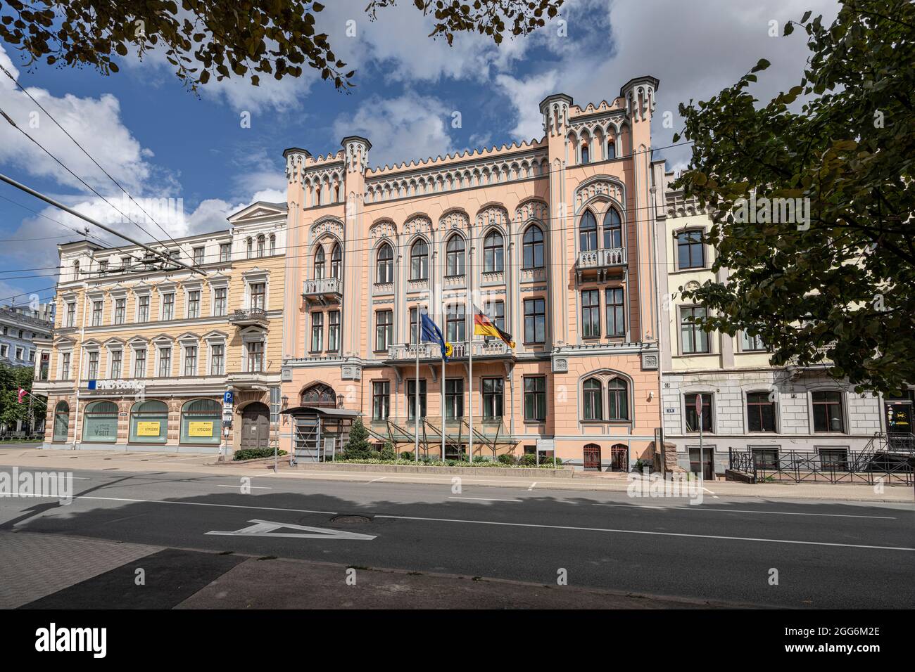 Riga, Lettonia. 22 agosto 2021. Vista all'aperto dell'edificio dell'ambasciata tedesca nel centro della città Foto Stock