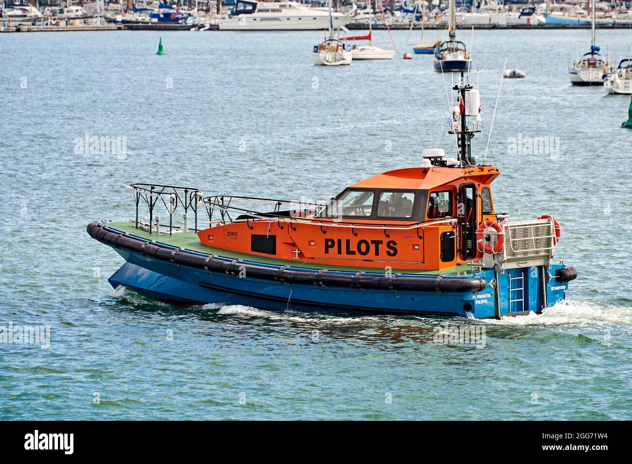 La nave pilota di Plymouth Stamford si dirige verso il Cattewater Harbour nella parte nord-orientale di Plymouth Sound Foto Stock