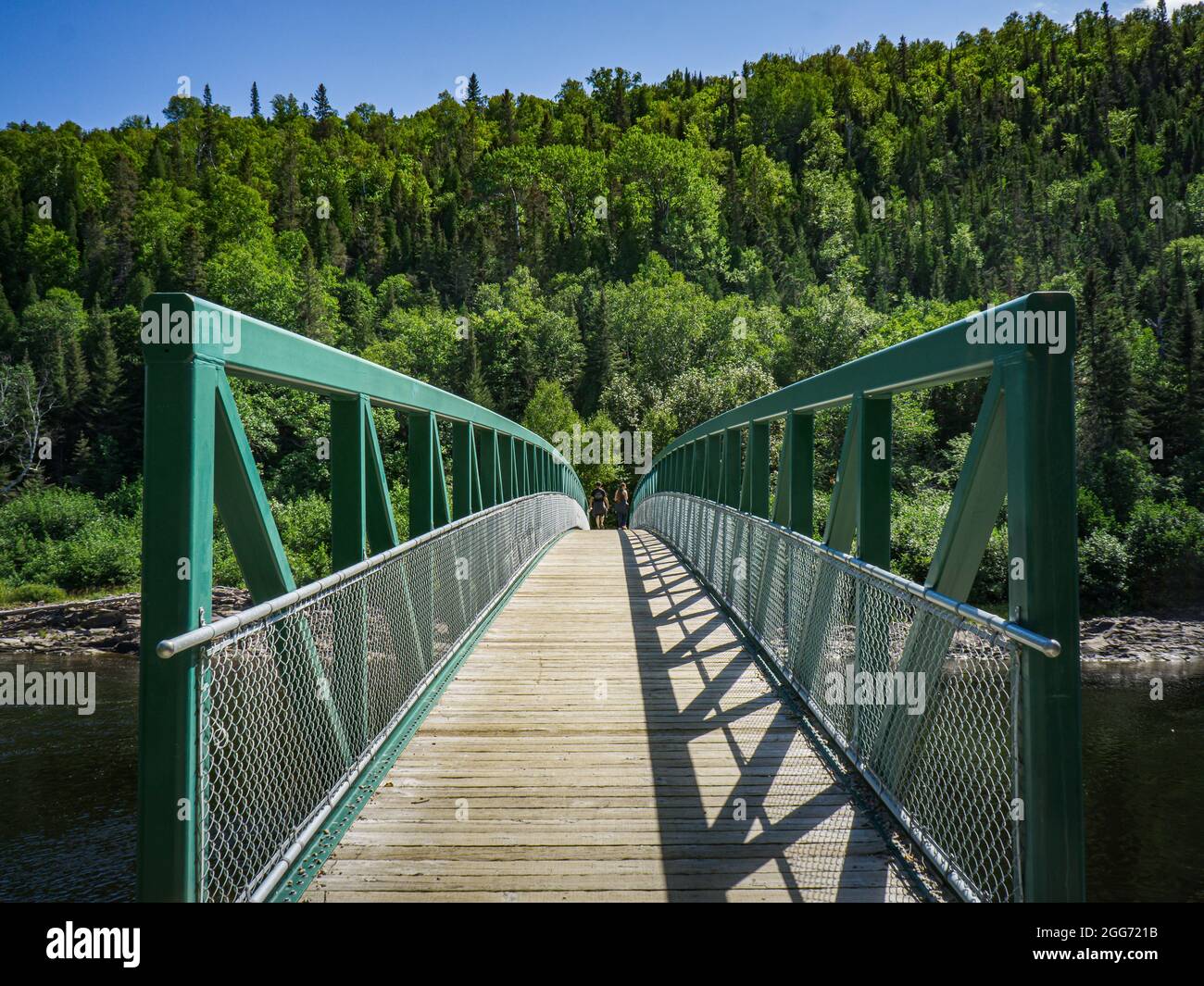 Passerella all'inizio del percorso escursionistico Fjord a Sacré Coeur, nel parco nazionale di Saguenay (Quebec, Canada) Foto Stock