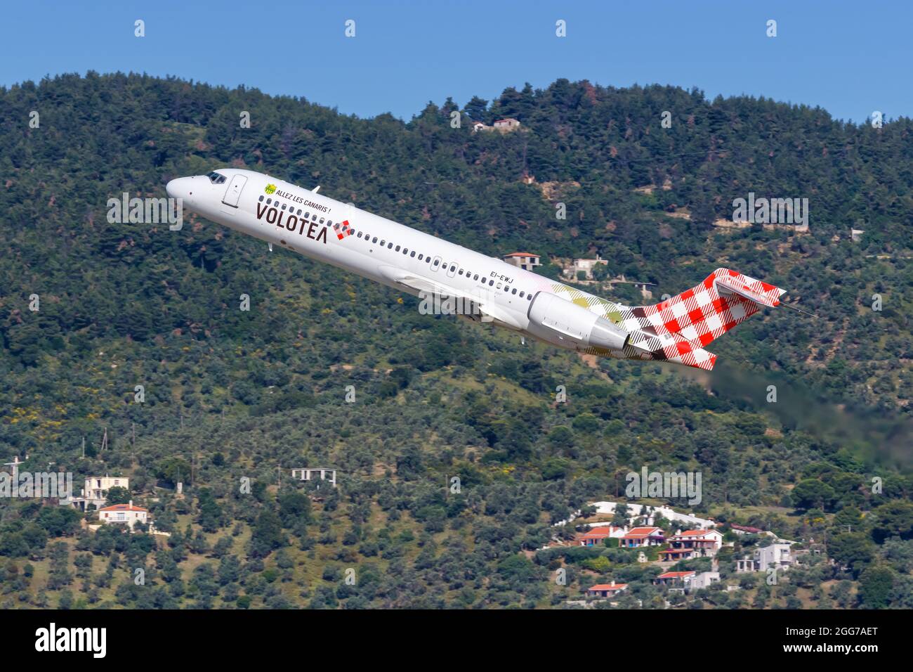 Skiathos, Grecia - 2 giugno 2016: Velivolo Volotea Boeing 717 all'aeroporto di Skiathos (JSI) in Grecia. Foto Stock