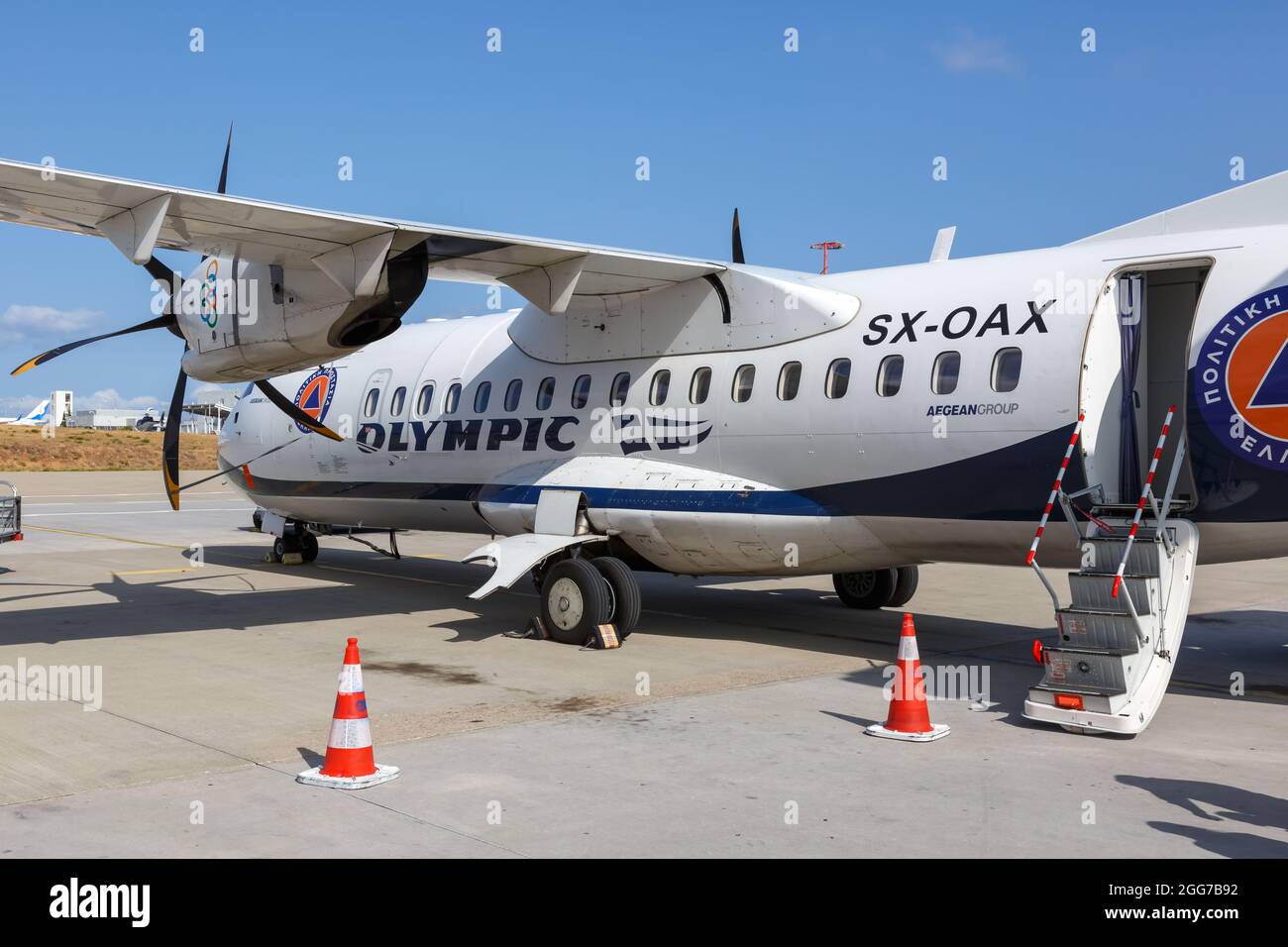 Atene, Grecia - 21 settembre 2020: Aereo Olympic Air ATR 42-600 all'aeroporto di Atene (ATH) in Grecia. Foto Stock