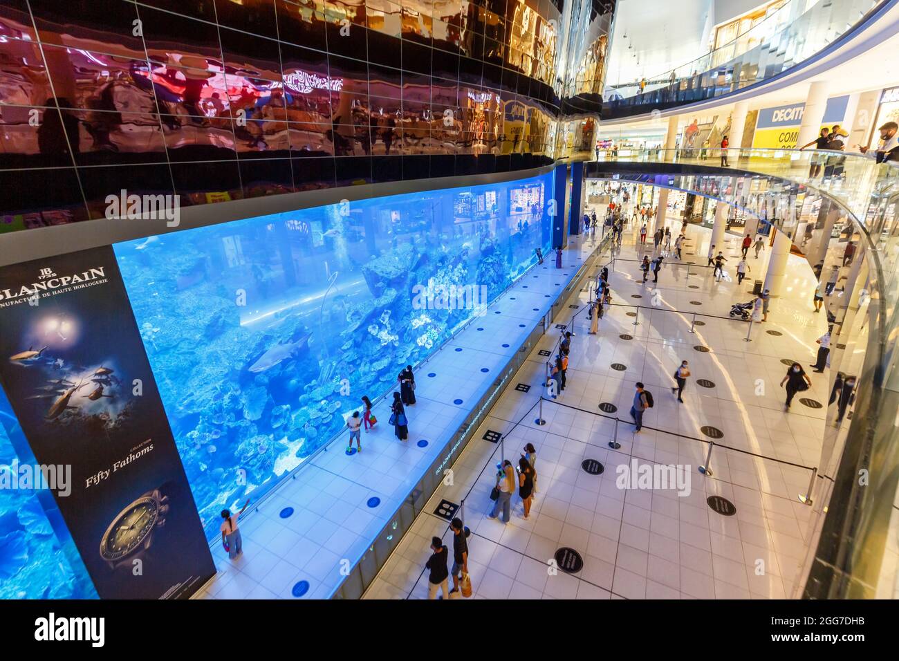 Dubai, Emirati Arabi Uniti - 27 maggio 2021: Dubai Mall Aquarium Luxury Shopping Center a Dubai, Emirati Arabi Uniti. Foto Stock