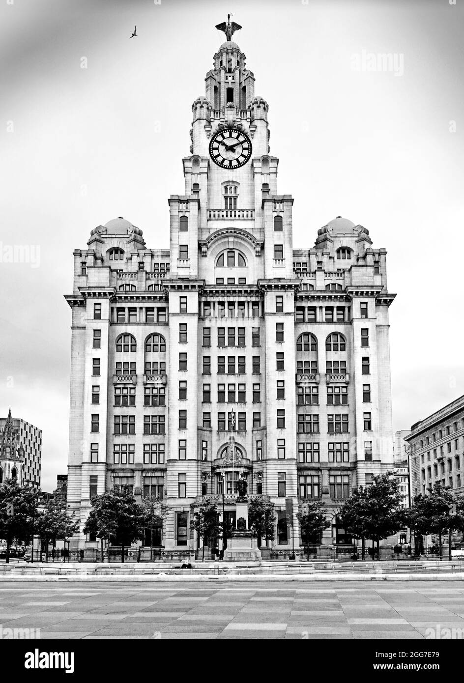 Il Royal Liver è un edificio di grado II presso il Pier Head Liverpool, sito patrimonio dell'umanità dell'UNESCO Foto Stock