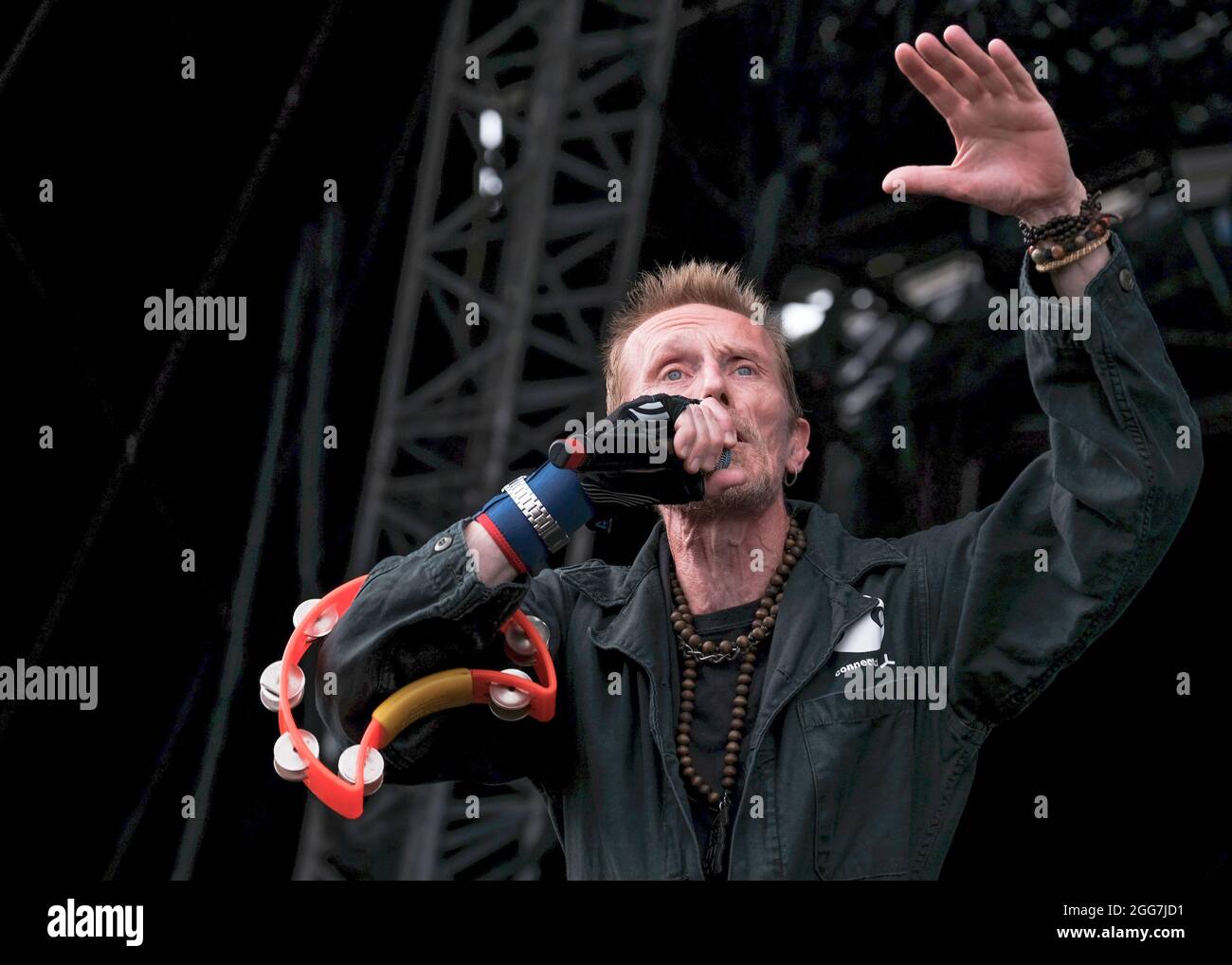 Portsmouth, Regno Unito. 28 agosto 2021. Il cantante Rob Birch del gruppo Stereo MCS Hip Hop si esibisce dal vivo sul palco al Victorious Festival. (Foto di Dawn Fletcher-Park/SOPA Images/Sipa USA) Credit: Sipa USA/Alamy Live News Foto Stock