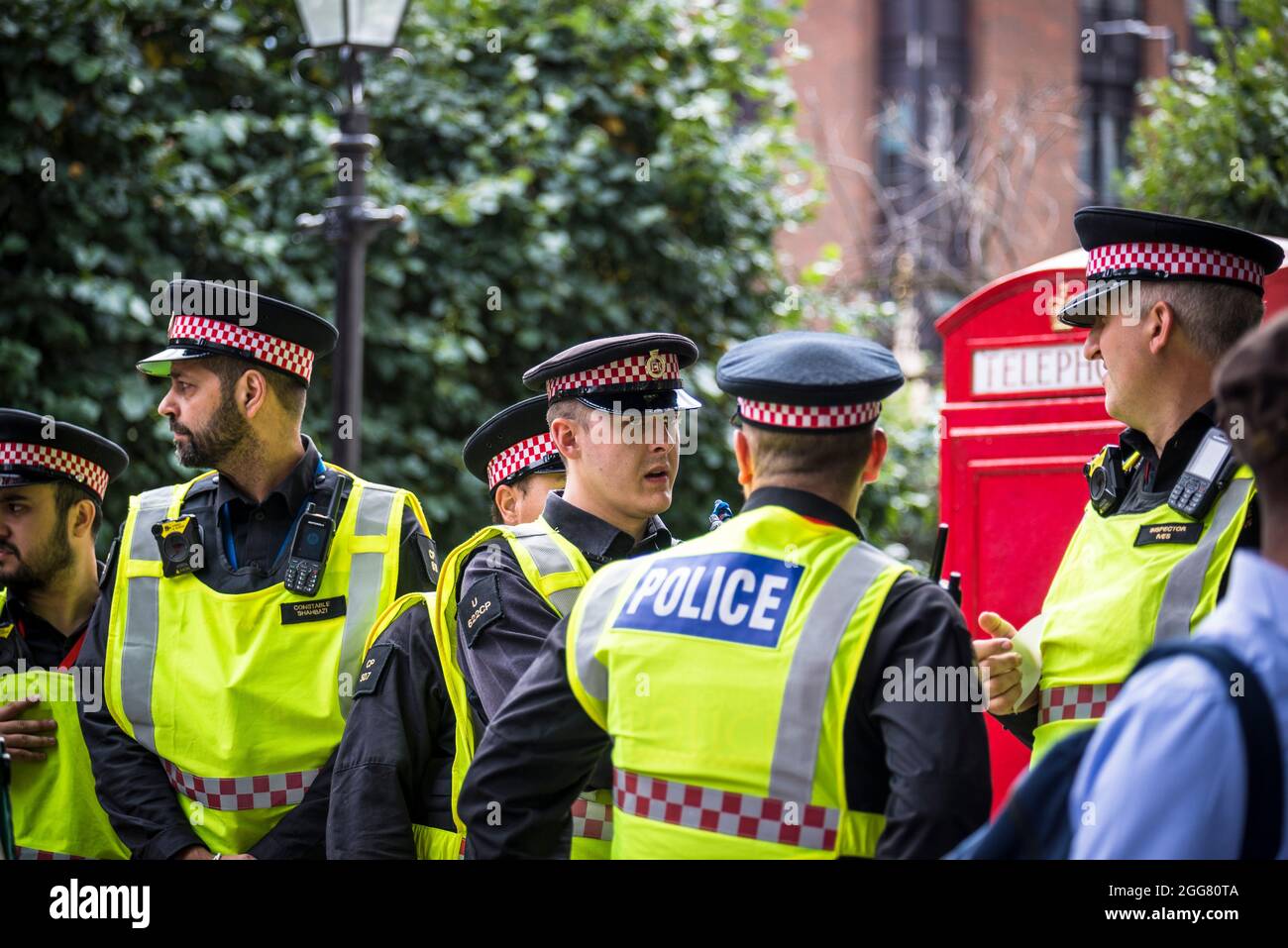 Linea di polizia al National Animal Rights March, organizzata dalla ribellione animale e dalla ribellione di estinzione nella città di Londra, Inghilterra, Regno Unito. Agosto 28 2021 Foto Stock