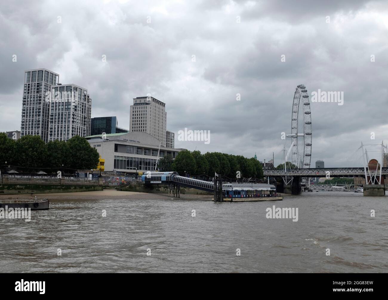 Skyline della città e del fiume Thames, London, England, Regno Unito, Europa Foto Stock