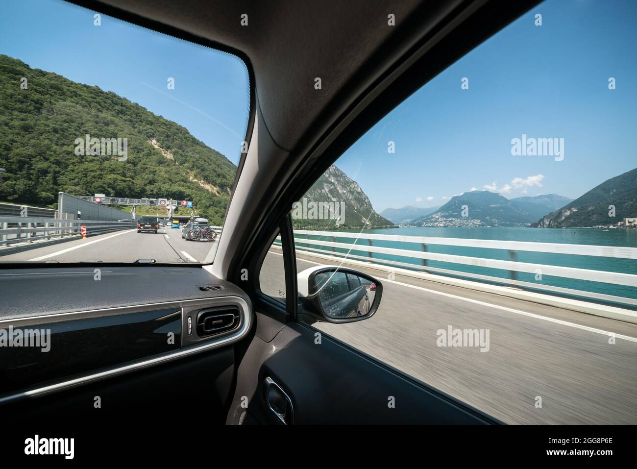 Specchietto auto immagini e fotografie stock ad alta risoluzione - Alamy