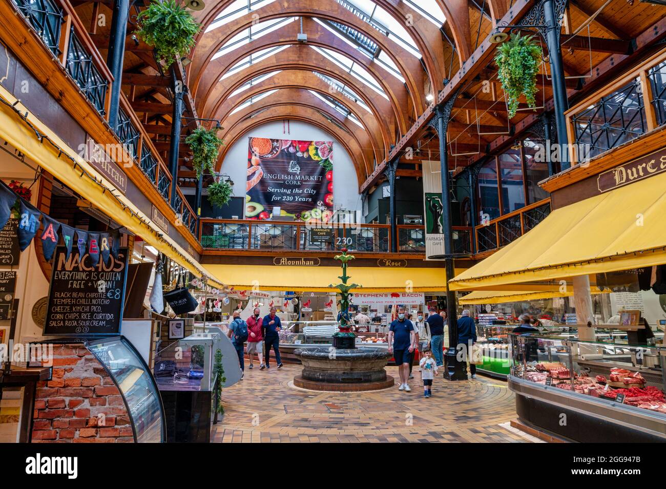 Cork, Irlanda - 14 luglio 2021: L'interno del mercato inglese Cork Foto Stock