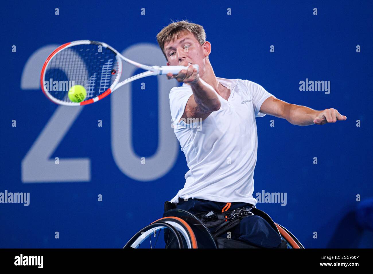 TOKYO, GIAPPONE. 30 ago 2021. Andy Laptohorne di Gran Bretagna e Niels Vink di Paesi Bassi si sfidano in Quad Single Quarterfinals da uomo durante la competizione di tennis su sedia a rotelle delle partite paraolimpiche di Tokyo 2020 all'Ariake Tennis Park lunedì 30 agosto 2021 a TOKYO, GIAPPONE. Credit: Taka G Wu/Alamy Live News Foto Stock