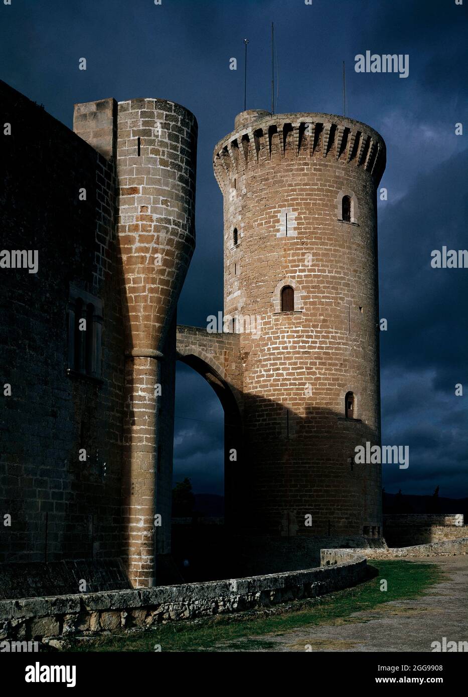 TORRE DEL HOMENAJE DEL CASTILLO DE BELLVER LEVANTADO POR JAIME II - SIGLO XIV - GOTICO ESPAÑOL. Autore: SALVA PEDRO. LOCALITÀ: CASTELL DE BELLVER. Palma. MAIORCA. SPAGNA. Foto Stock