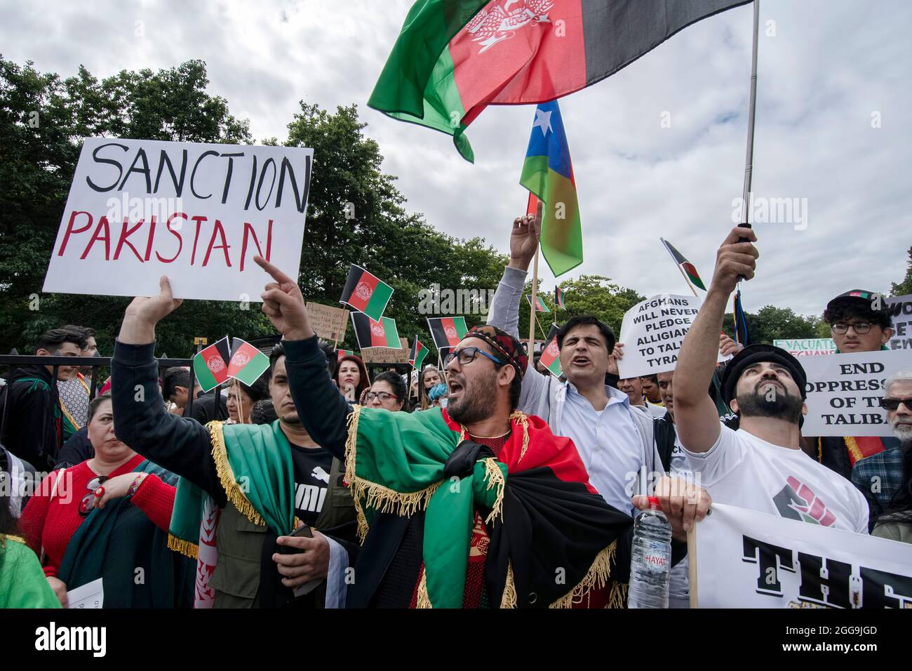 Migliaia di manifestanti dimostrano solidarietà al popolo afghano che vive sotto il governo dei talebani. Londra 28-08-2021 Foto Stock