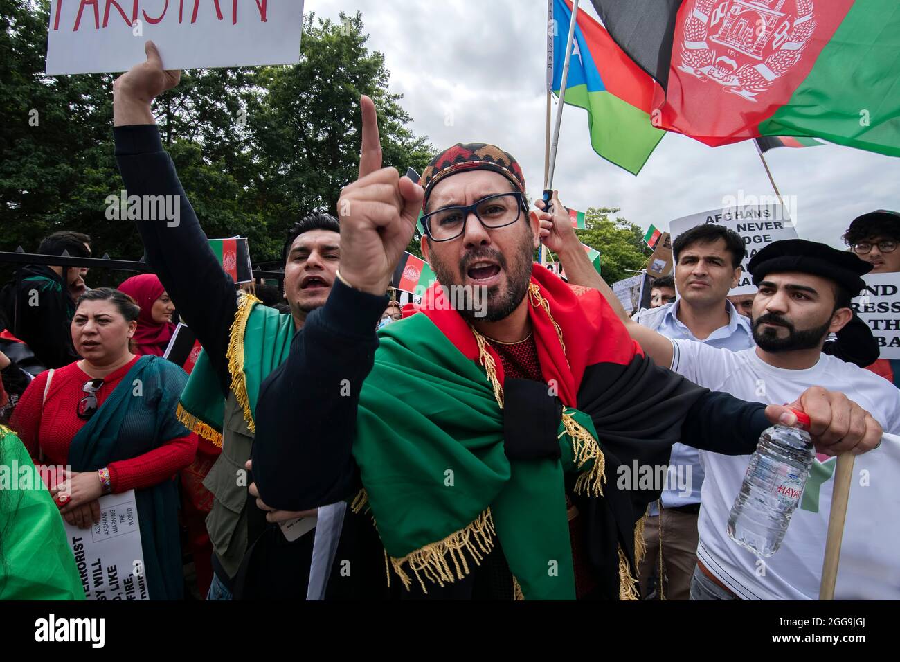 Migliaia di manifestanti dimostrano solidarietà al popolo afghano che vive sotto il governo dei talebani. Londra 28-08-2021 Foto Stock