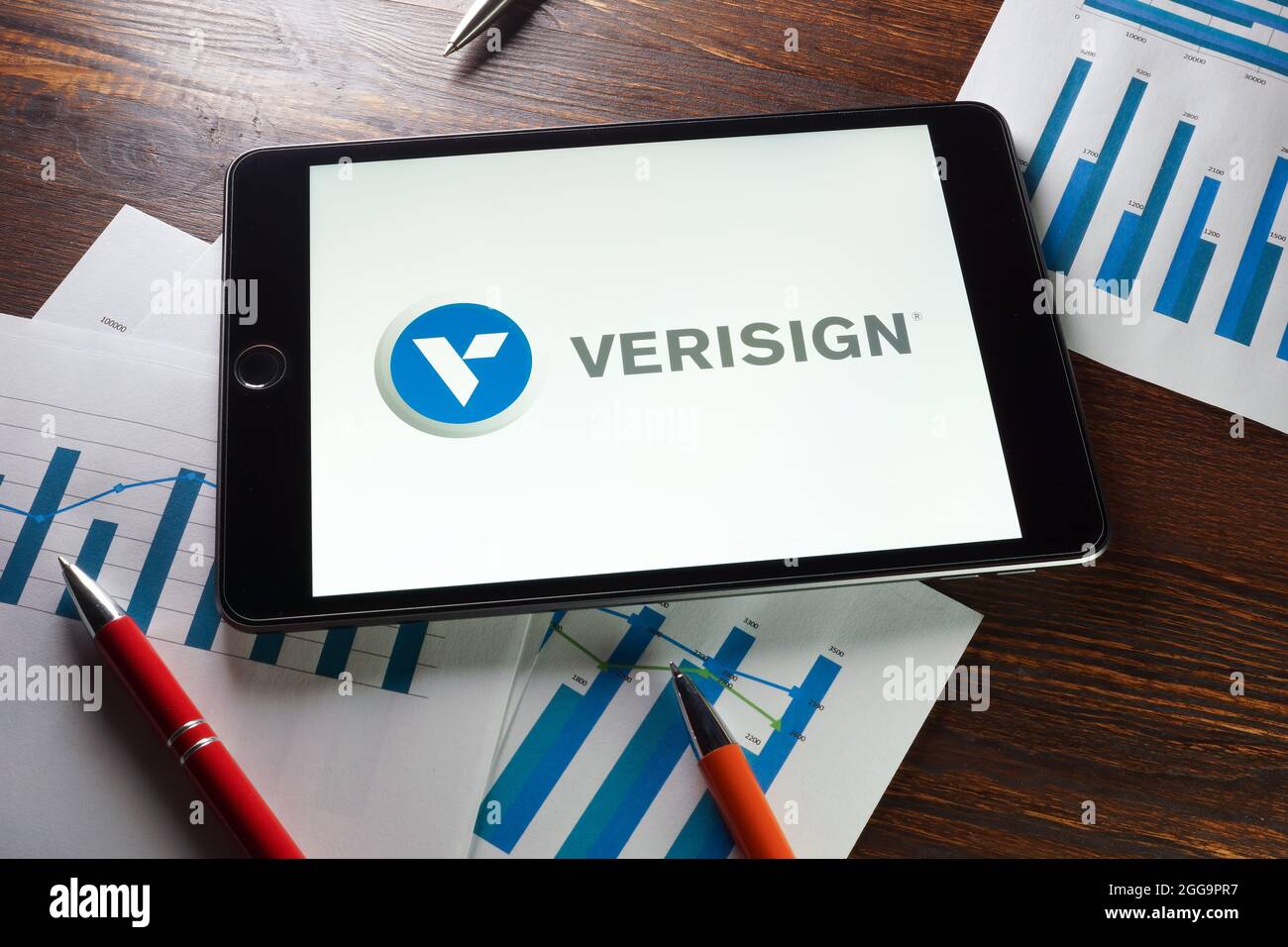 KIEV, UCRAINA - 21 agosto 2021. Logo della società del provider VeriSign. Editoriale. Foto Stock