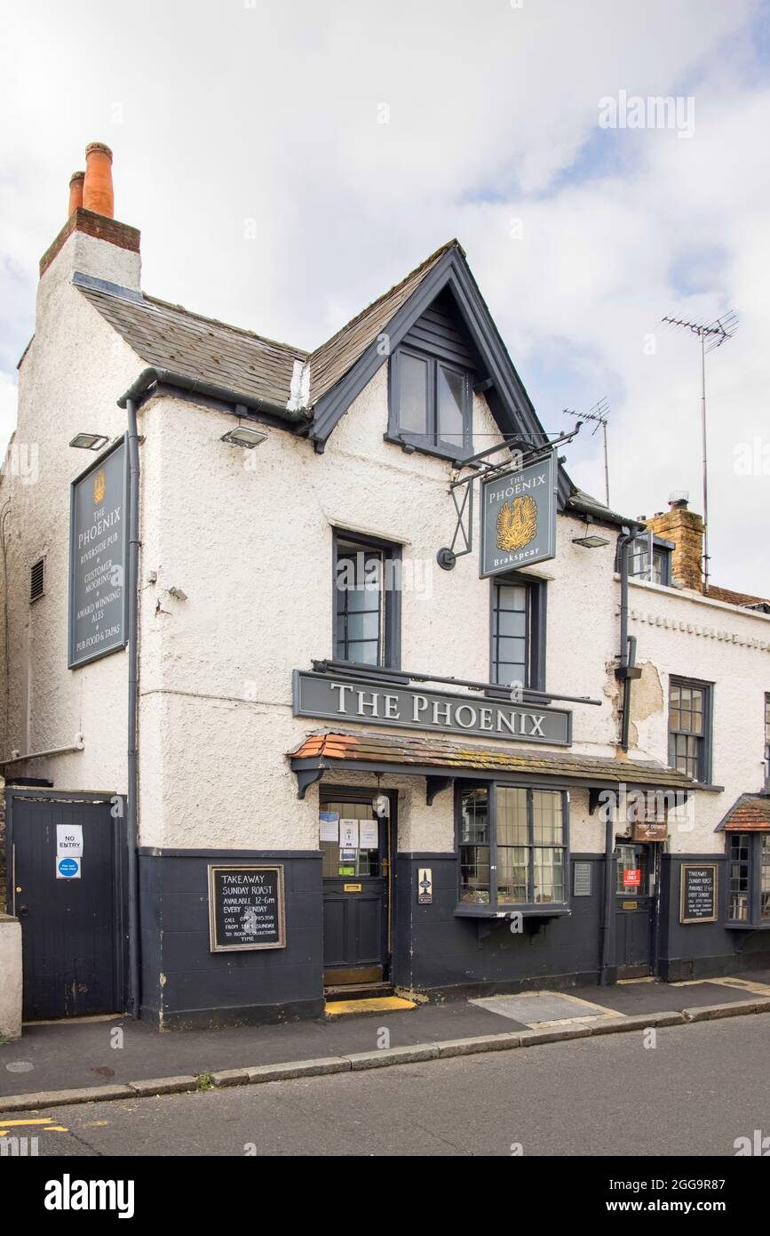 il pub phoenix a lower sunbury sul fiume tamigi a surrey Foto Stock