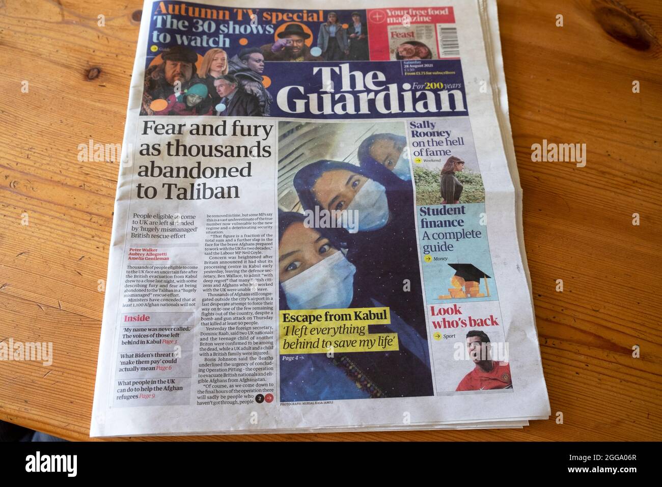 Prima pagina del giornale Afghanistan 'paura e furia come migliaia abbandonate ai talebani' Kabul aeroporto il 28 agosto 2021 Londra UK Foto Stock