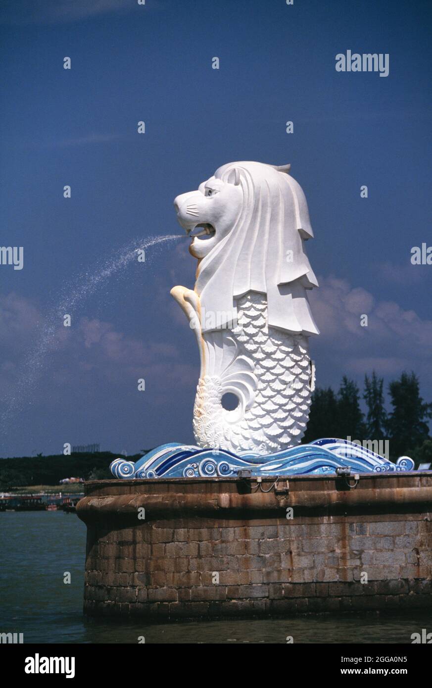 Singapore. Statua di Merlion all'ingresso del porto. Foto Stock