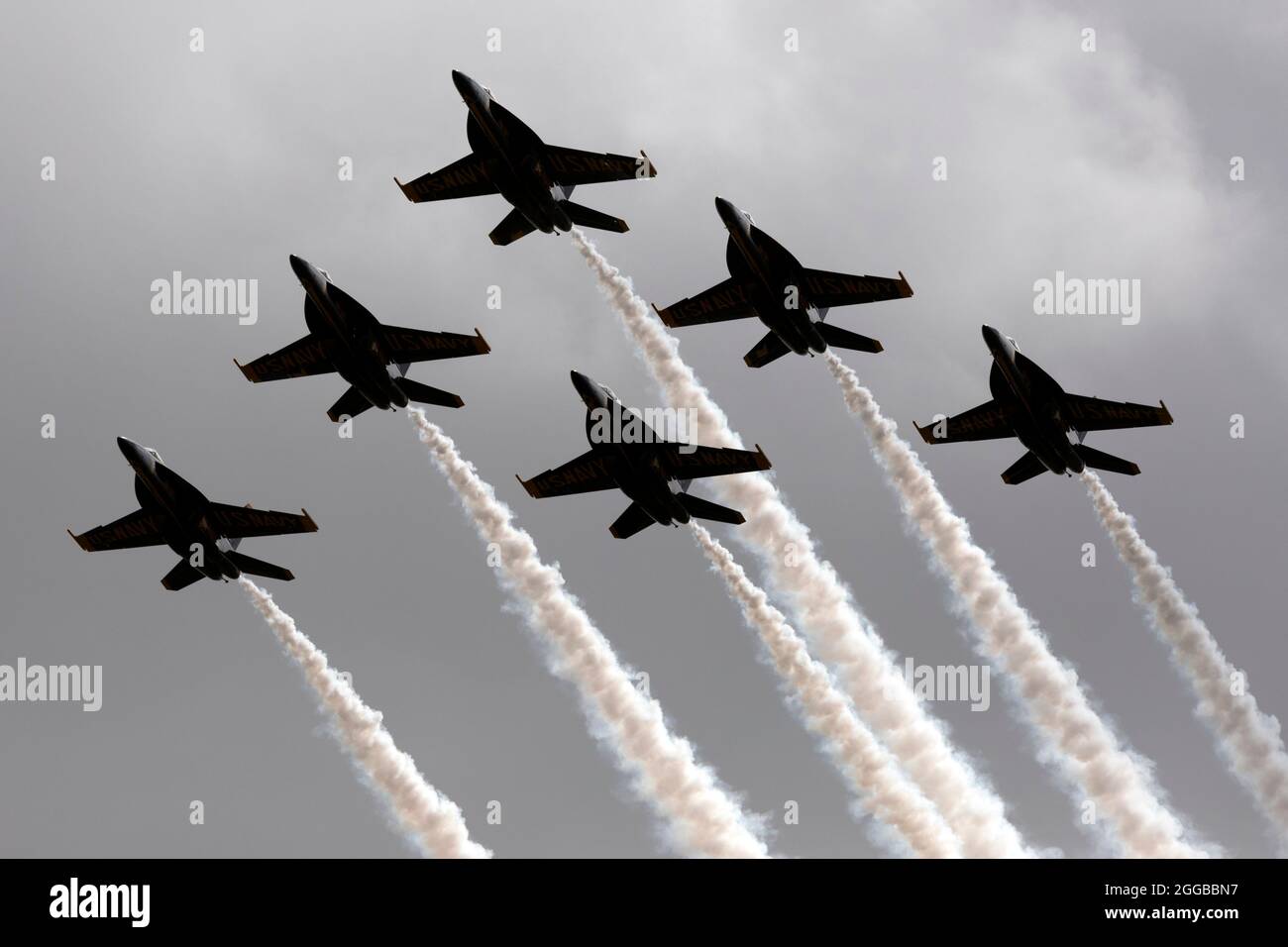 Gli Angeli blu della Marina degli Stati Uniti volano in formazione sopra Boston Massachusetts Foto Stock