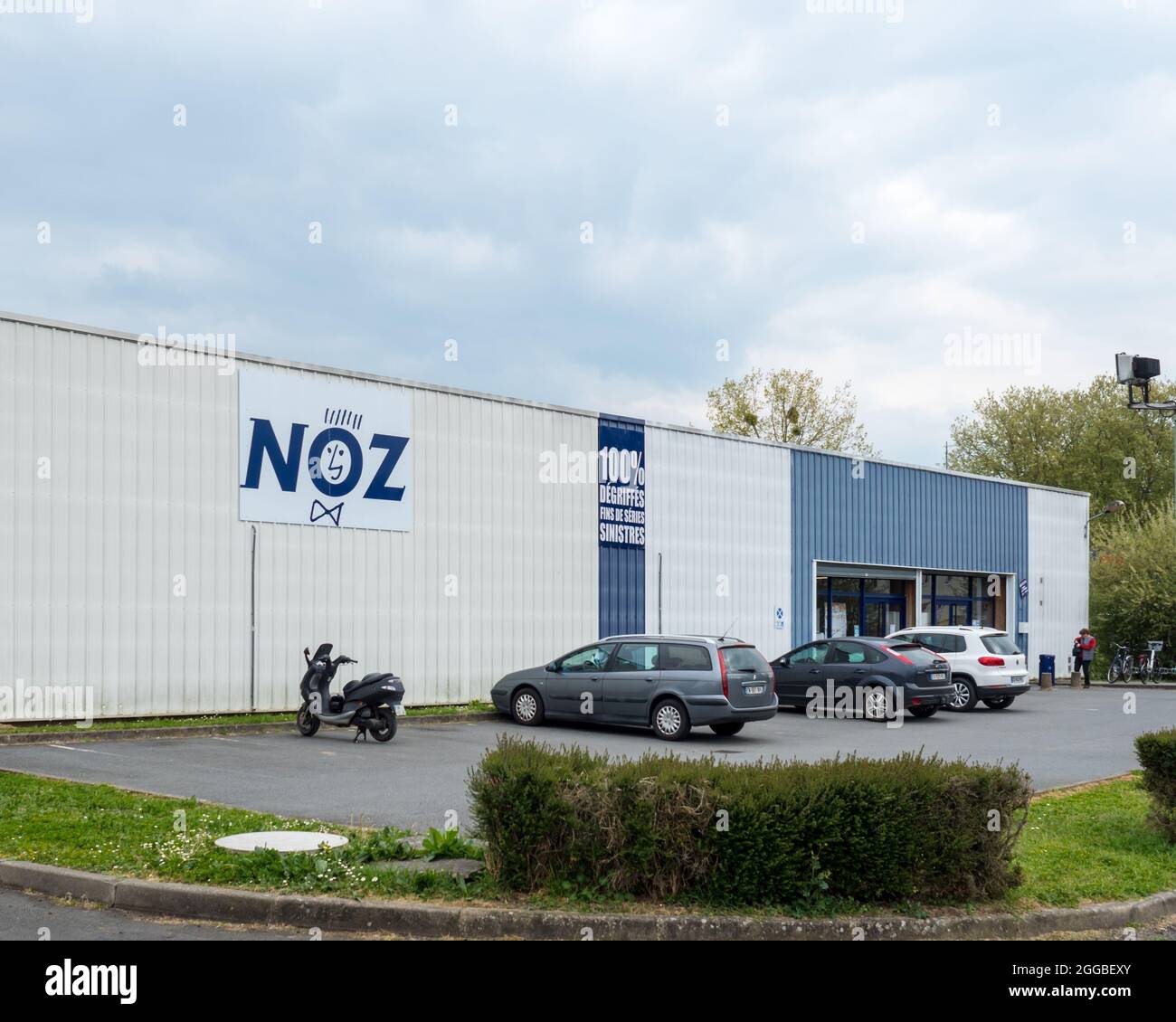 FLECHE, FRANCIA - 22 luglio 2021: IL NOZ in Francia: Vista frontale del negozio boutique francese con logo e segnaletica Foto Stock