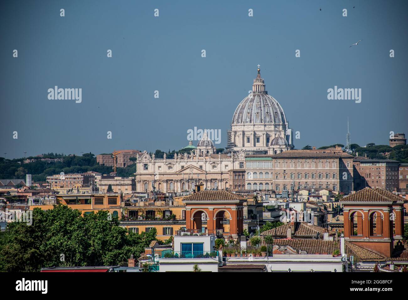 Vista sulla cupola di San Pietro da Aventino, Roma Foto Stock